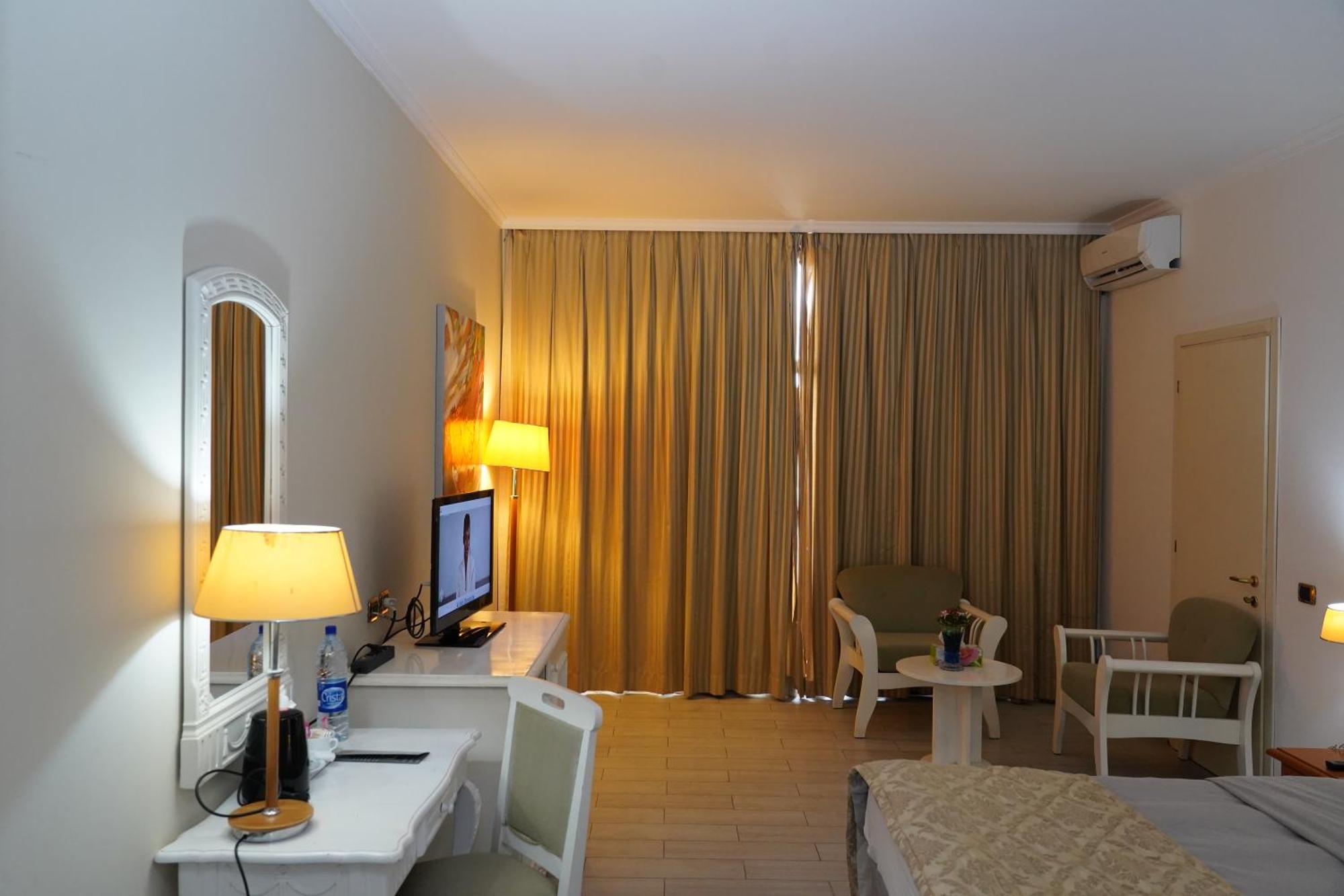 L'Amitie Hotel NʼDjamena Exteriör bild